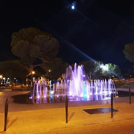 T2 Avec Loggia, Proche Et Commerces, Parking Inclus - - Fr-1-251-521 * Bormes-les-Mimosas