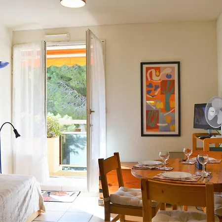 T2 Avec Loggia, Proche Et Commerces, Parking Inclus - - Fr-1-251-521