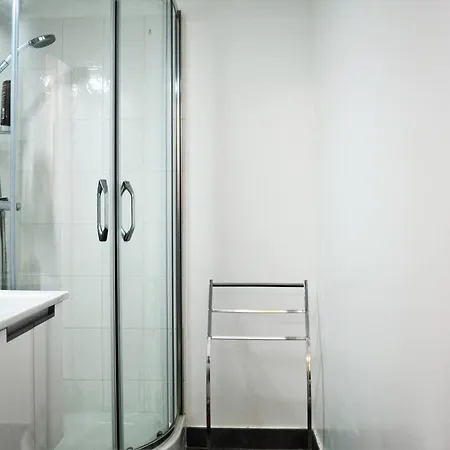 Apartmán T2 Avec Loggia, Proche Et Commerces, Parking Inclus - - Fr-1-251-521 Bormes-les-Mimosas