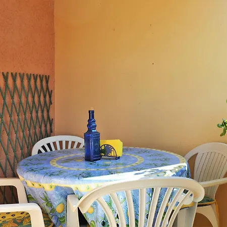 T2 Avec Loggia, Proche Et Commerces, Parking Inclus - - Fr-1-251-521